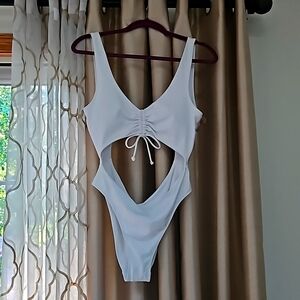 New.W.T. Victoria secret/pink white bathing suit